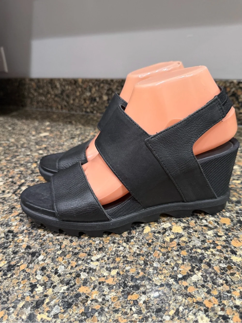 Women's sorel joanie Black Leather Wedge Sandal 8.5